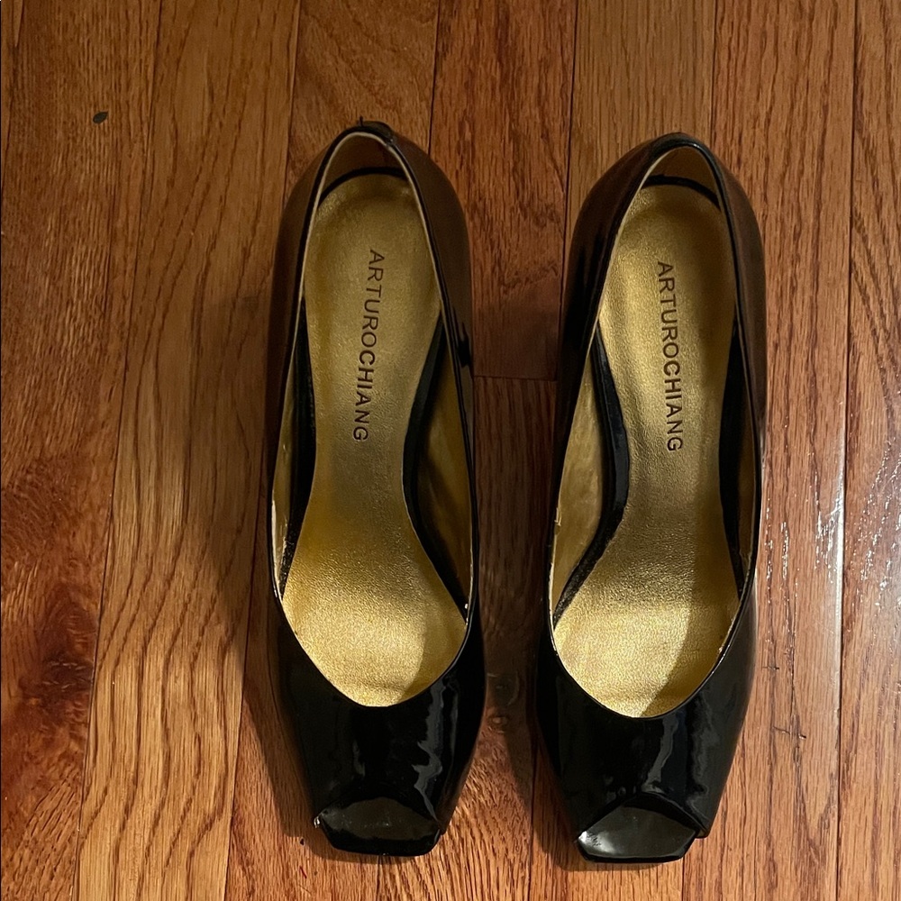 Arturo Chiang Glossy Black Peep Toe Heels